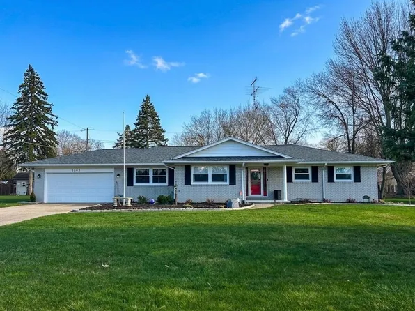 1282 Arrowwood Ln, Grand Blanc, MI 48439