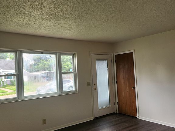 2nd image of 412 Lexington Ave