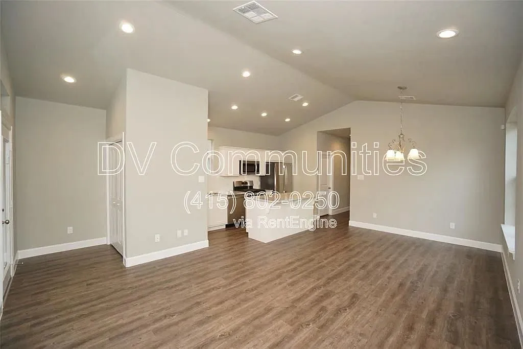 3 bed, 2.0 bath, 1400 sqft, $1,500 — Photo 1
