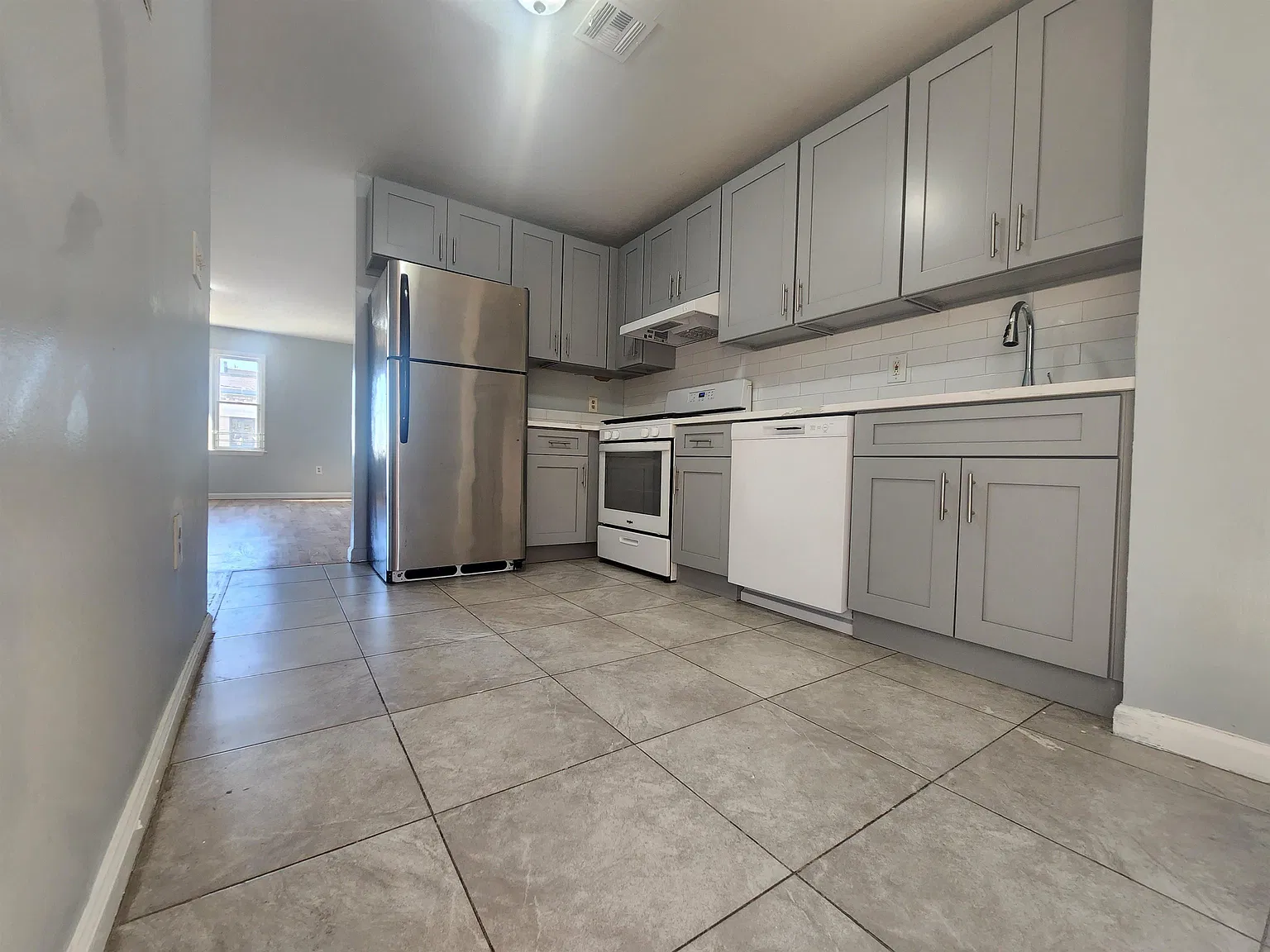 3 bed, 2.0 bath, $3,000 — Photo 3