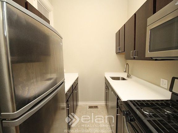 2nd image of 418 W Belden Ave APT 1W