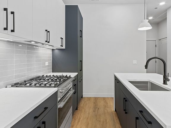 5th image of 1550 W Monroe St #203