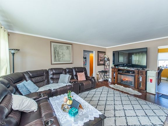 3rd image of 20 Halsey Ave APT 18