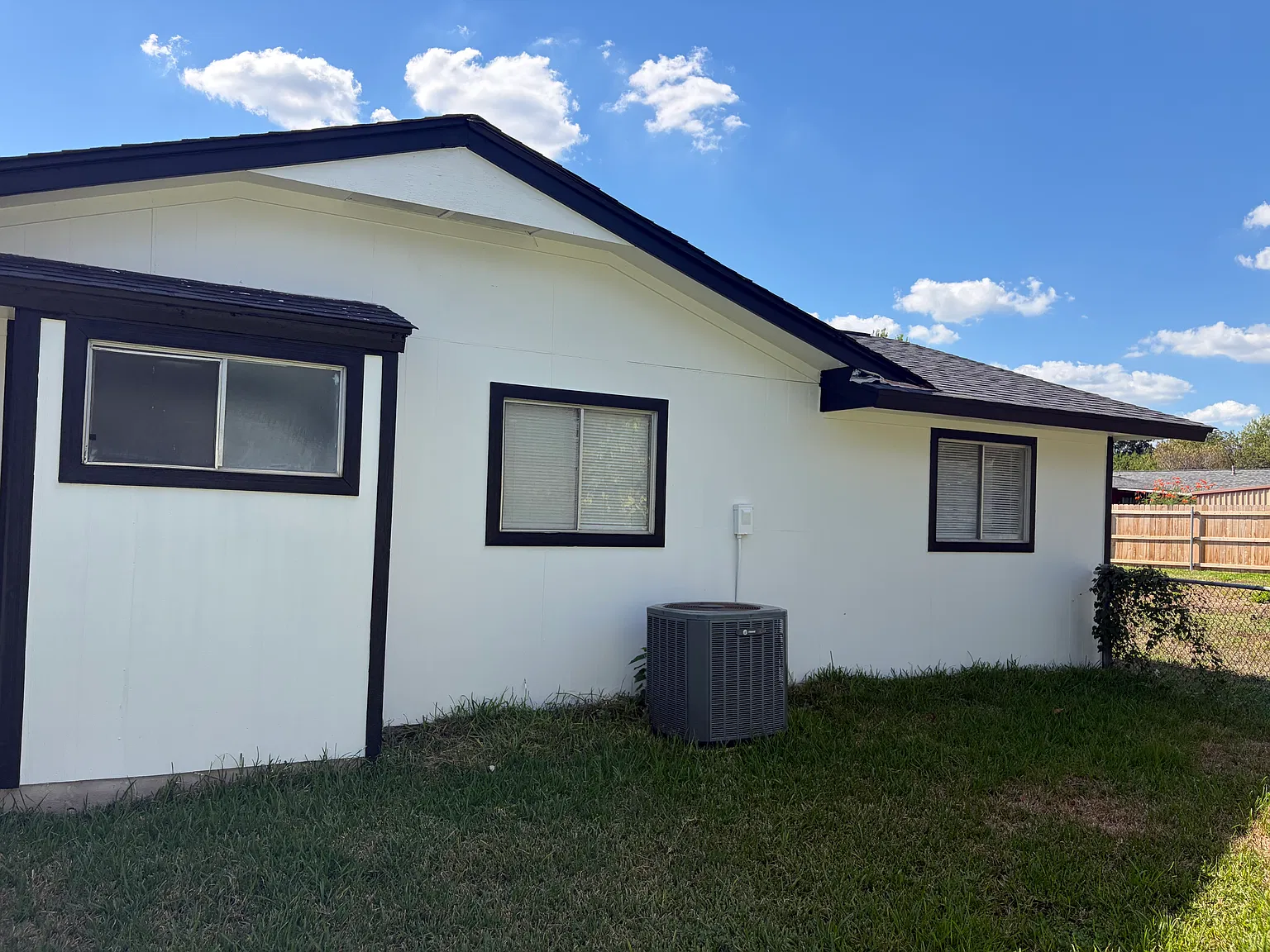5 bed, 1132 sqft, $1,600 — Photo 2