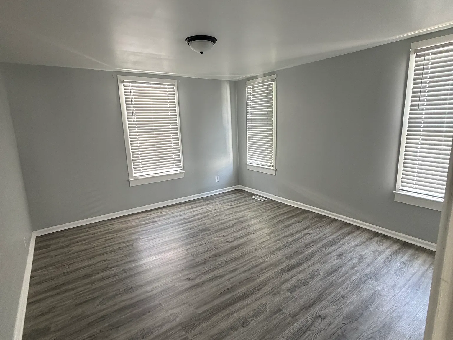 3 bed, 1500 sqft, $1,500 — Photo 2