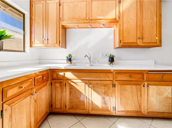 1219 S Mohawk Dr, Santa Ana, CA 92704