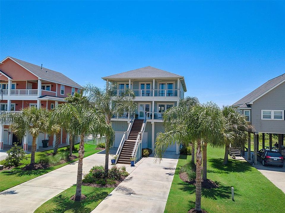 13806 Windlass Circle ; Pirates Cove ; Galveston, Texas 77554