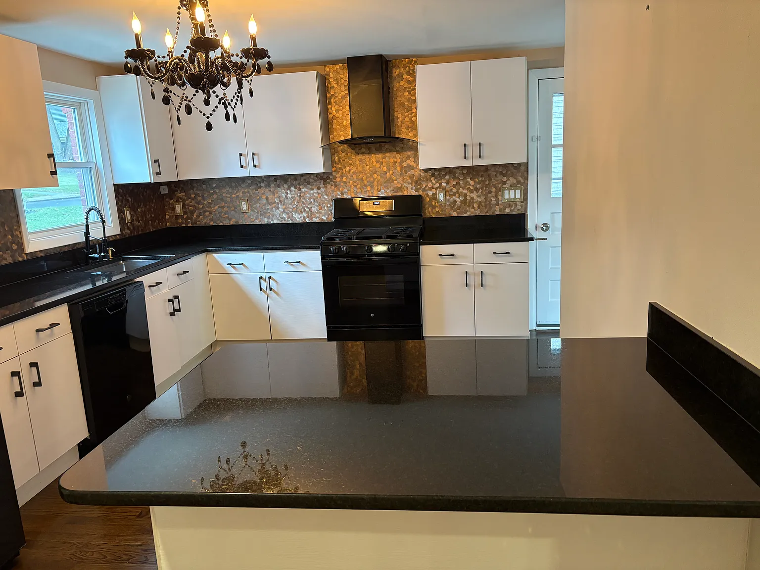 2 bed, 1353 sqft, $4,199 — Photo 3