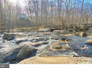 1633 Swamp Creek Rd, Pennsburg, PA 18073