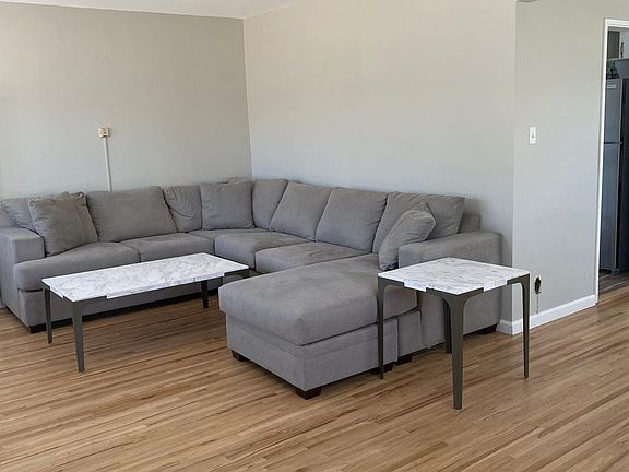 3rd image of 12710 Oxnard St #1/2