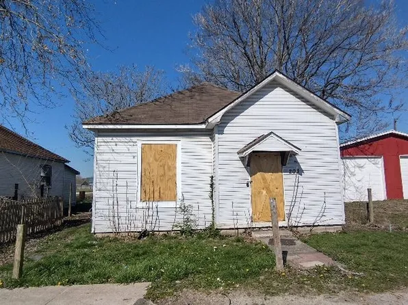 203 S 9th St, West Terre Haute, IN 47885
