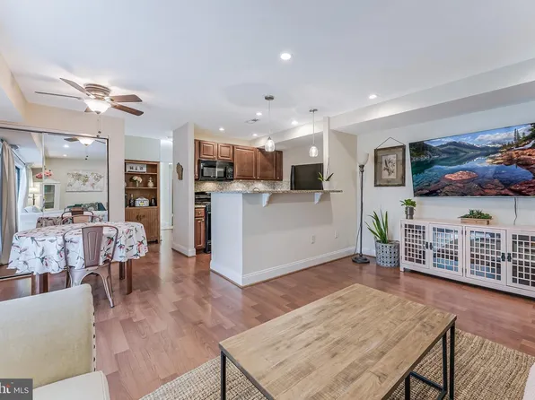 7604 Savannah St APT T1, Falls Church, VA 22043