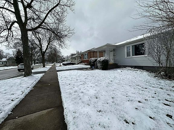 3rd image of 17832 Glen Oak Ave