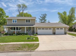 278 Indiandale Rd SE, Cedar Rapids, IA 52403