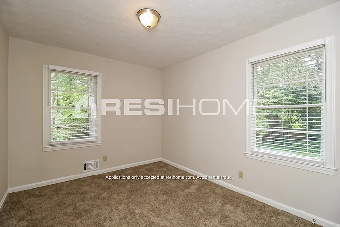 2931 Birchwood Way SW — Photo 11