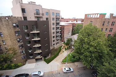 Sold by Starealty Estate LLC