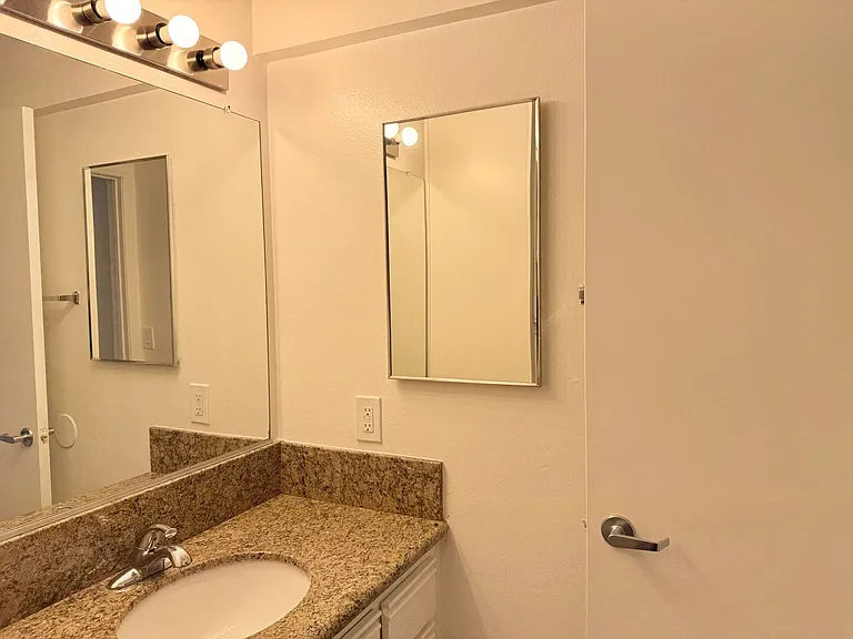 400 Westmoreland Apartments - Modern, approachable, city-living vibe — Photo 32