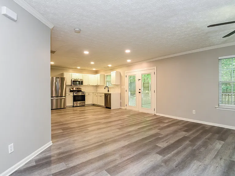 124 Drury Ln — Photo 7