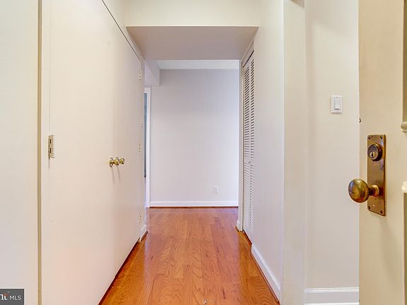 3rd image of 3800 Fairfax Dr APT 811