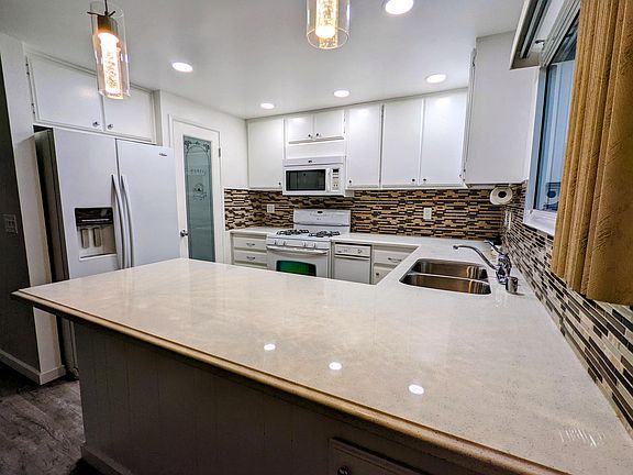 2nd image of 7038 De Celis Pl Unit 27