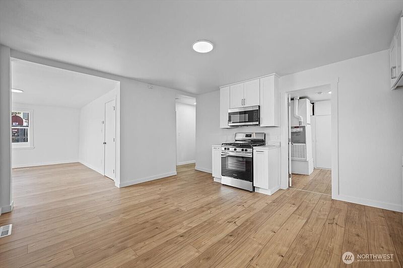 3rd image of 106 W Birch Avenue