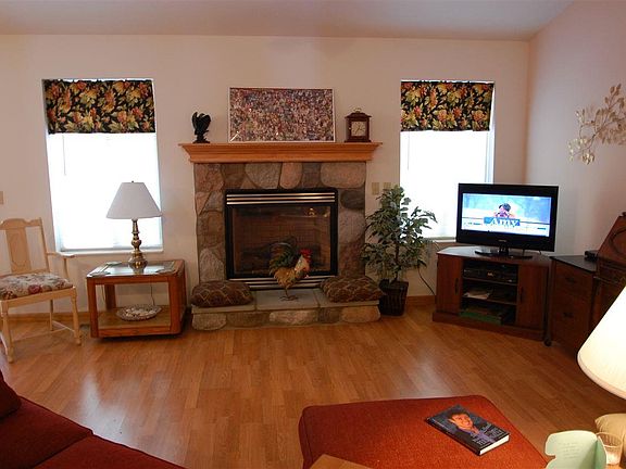 3rd image of 493 W River Park Dr