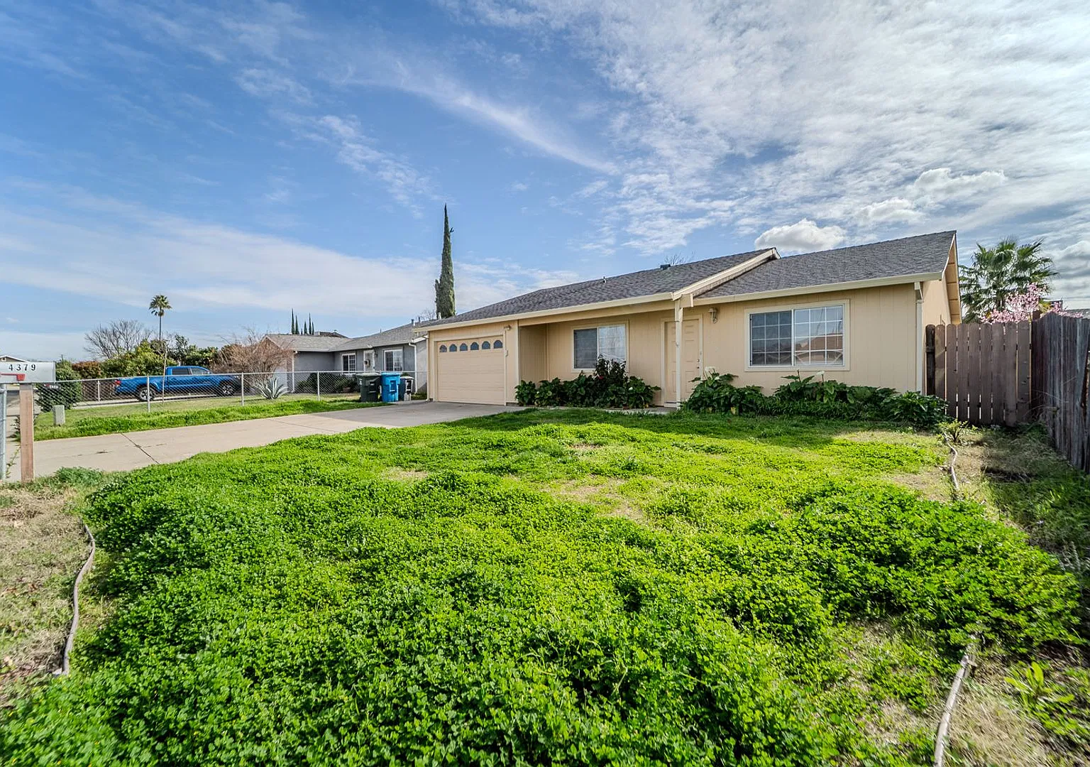 Spacious 3 Bedroom, 2 Bath Home with Large Backyard! — Photo 3