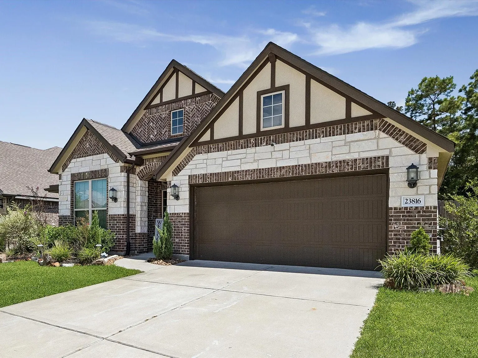 3 bed, 2.0 bath, 2074 sqft, $2,100 — Photo 3