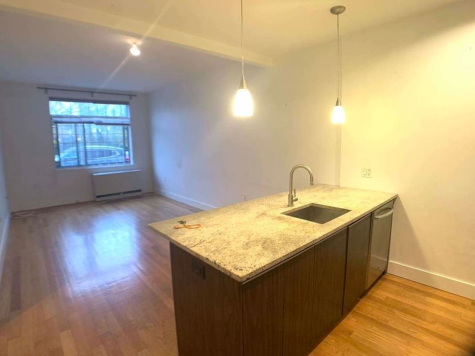 1st image of 806 Bergen St #112