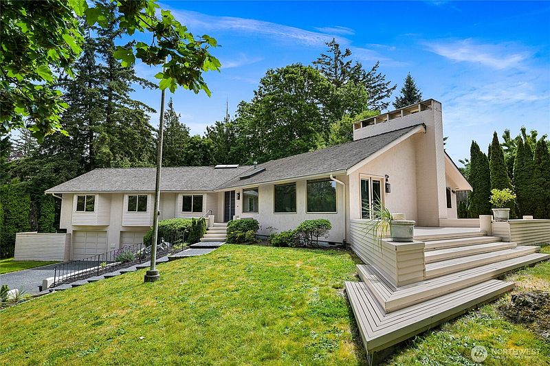 3rd image of 208 Hawthorn Road