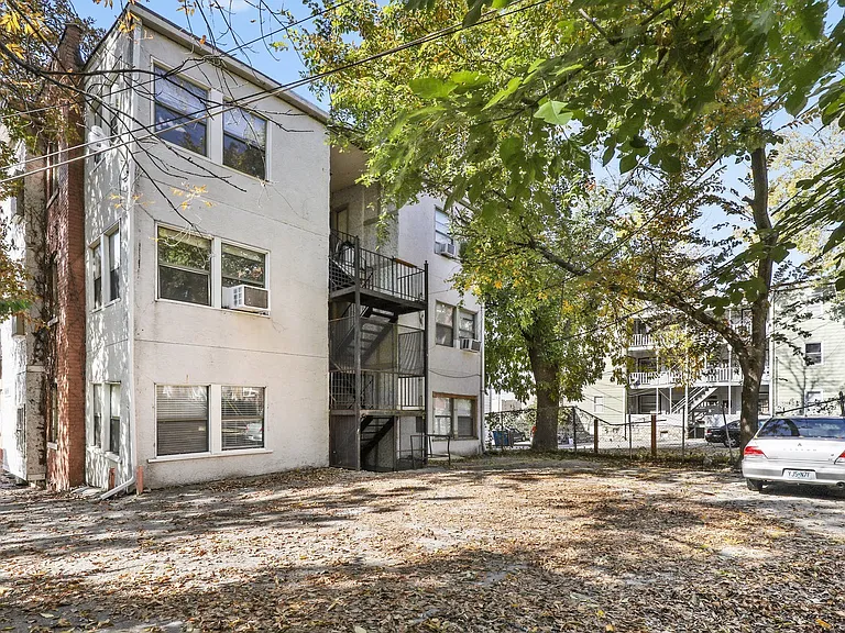 4111-4113 Walnut St — Photo 3