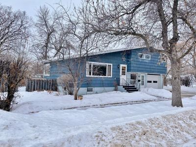5 10th Ave NW, Minot, ND, 58703