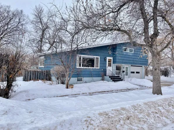 5 10th Ave NW, Minot, ND 58703