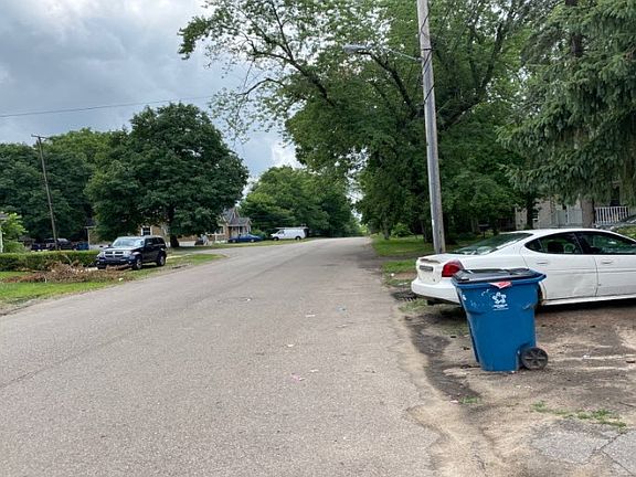 5th image of 611 Wallace Ave