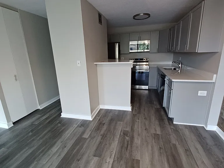 5100 N Marine Dr #4J — Photo 3