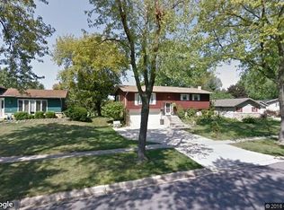 6748 Meadowcrest Dr, Downers Grove, IL 60516