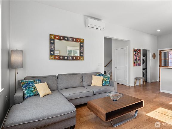 5th image of 514 Cascade Avenue #C