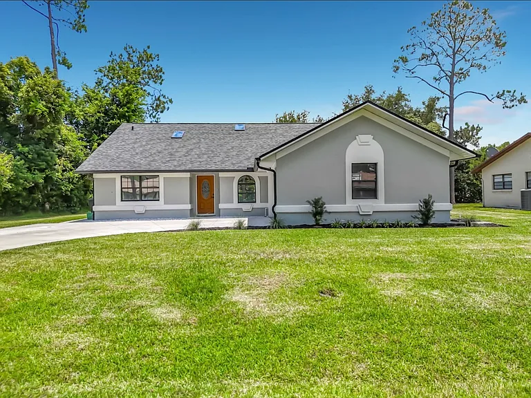 24 Filbert Ln — Photo 1