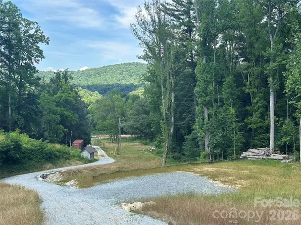 97 Yale Rd, Hendersonville, NC 28739