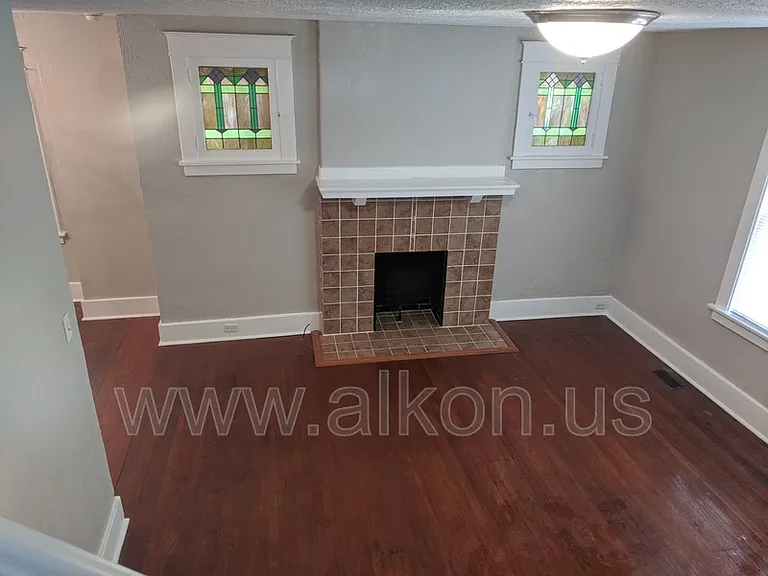 2714 Pioneer Ave — Photo 2