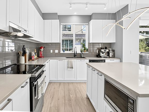 5th image of 8335 Nelson St #71