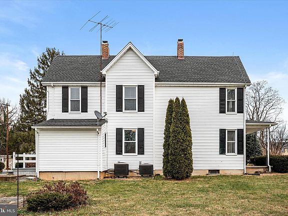 5th image of 129 Church St