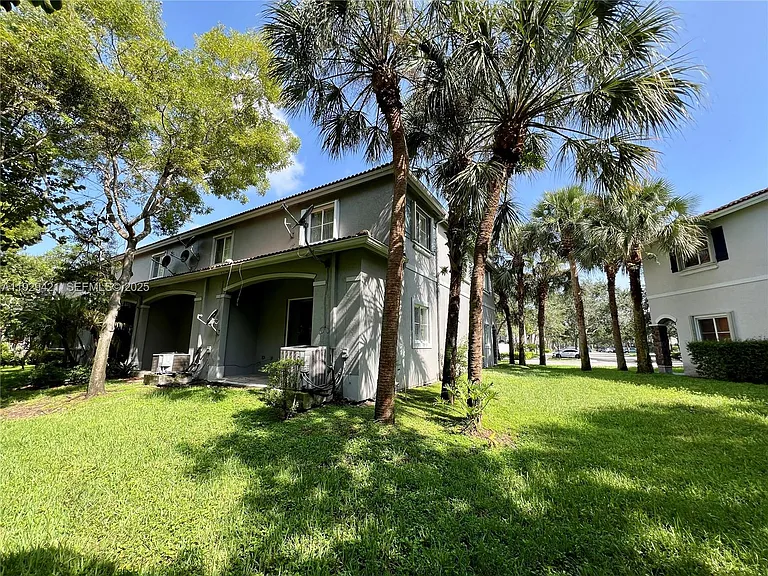 8208 SW 29th St #101 — Photo 16