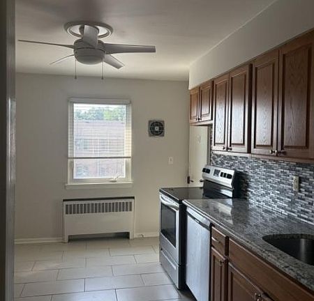 4th image of 26B Troy Dr BLDG 23 #b