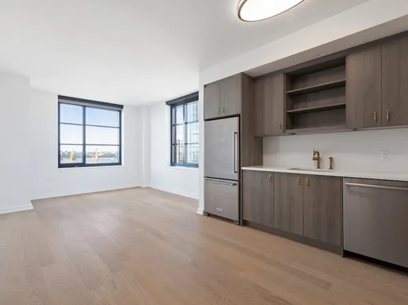 515 West 38th Street image 1 of 23