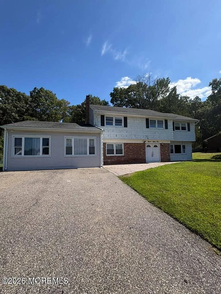 4 bed, 3.5 bath, 2851 sqft, $4,200 — Photo 1