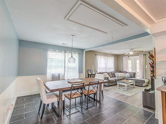 5th image of 216 Shelter Cove Dr