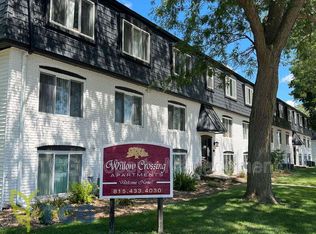 606 E McKinley Rd APT 1C, Ottawa, IL 61350