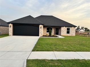 871 Round Top St, Prairie Grove, AR 72753