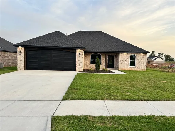 871 Round Top St, Prairie Grove, AR 72753